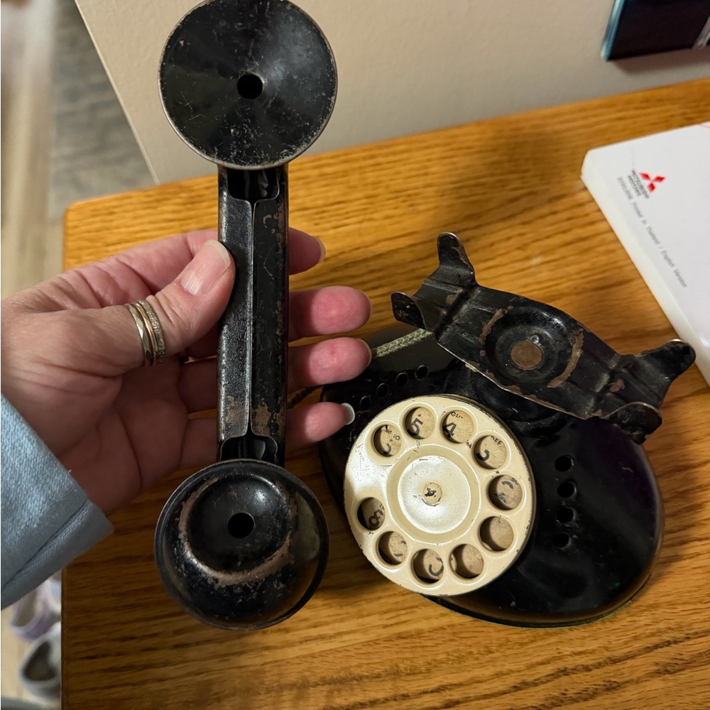 1940 Childs metal phone toy - Picture 4 of 5
